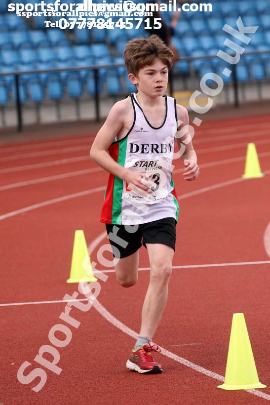 Boys under-13s 3 stage relay, Northern Senior 6 and 4 and Junior Stage Road Relays, SportsCity, Manchester. Photo:  David T. Hewitson/Sports for All Pics